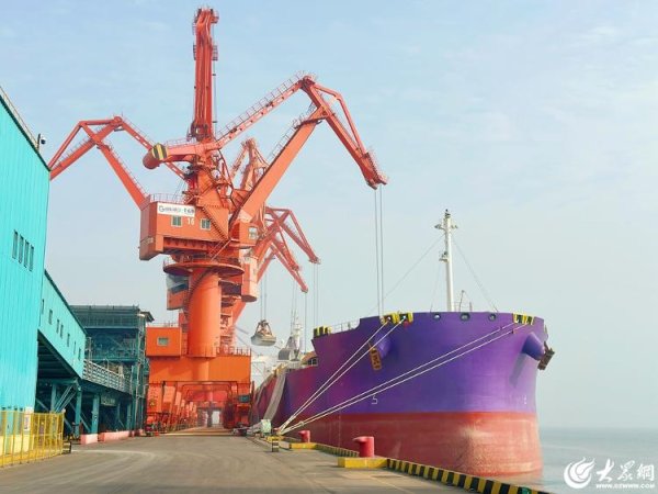 大圣配资 颗粒归仓！董家口边检站护航青岛港最大吨位进口粮食船高效通关